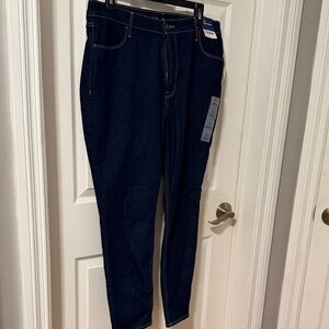 NWT Old Navy Women's Deep Indigo Skinny Jeans. Size 16.